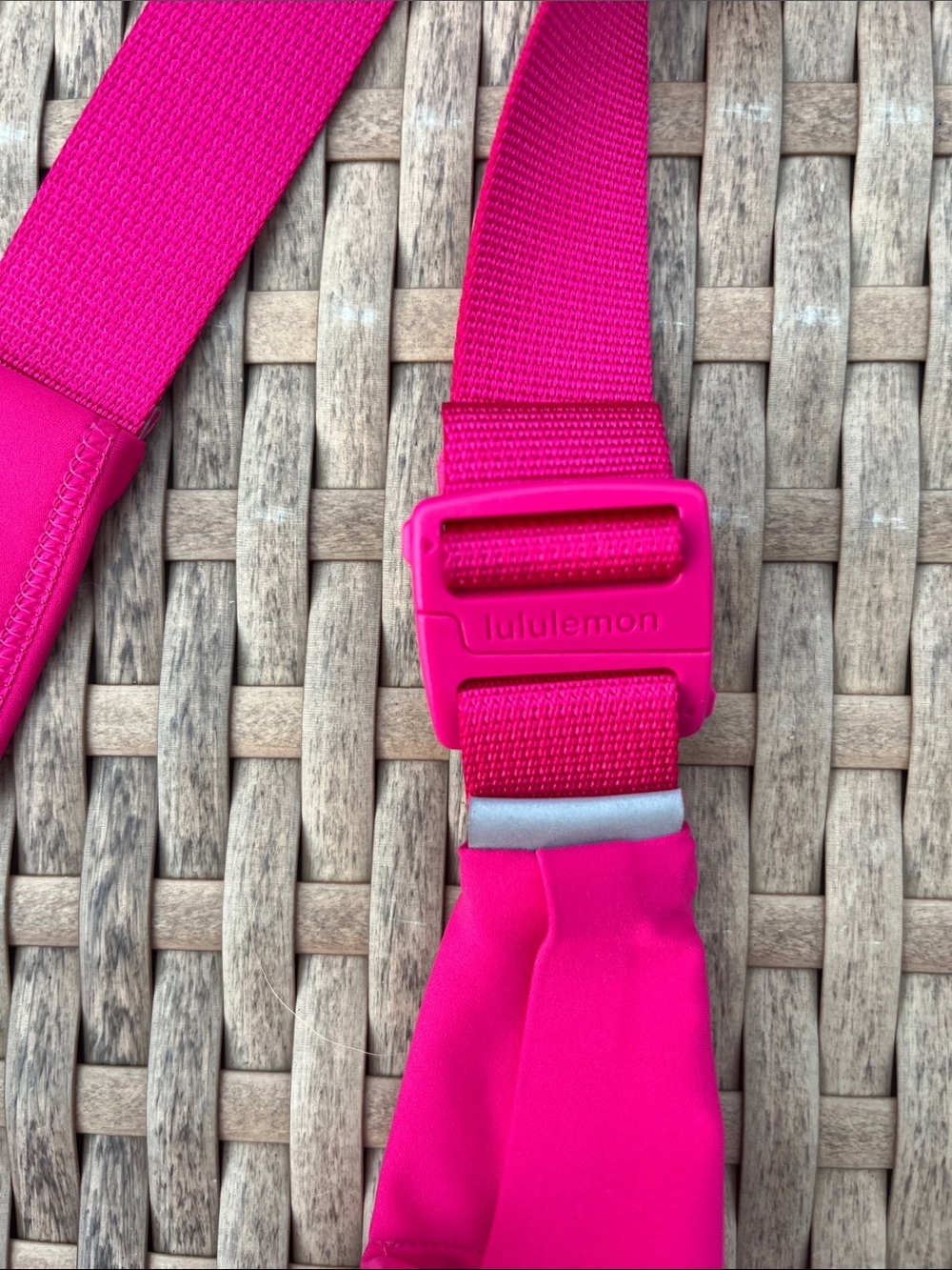 Lululemon Fast and Free Running Belt in Jeweled Magenta size L/XL - Picture 10 of 11